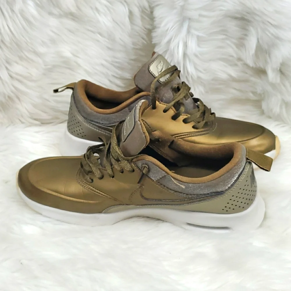 Nike Women's Air Max Thea in Metallic Hematite size 9